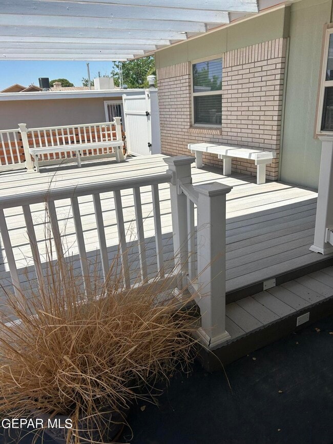 Building Photo - 10463 Davwood Ln