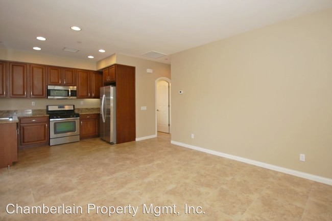 Building Photo - 1097 Buena Vista Way