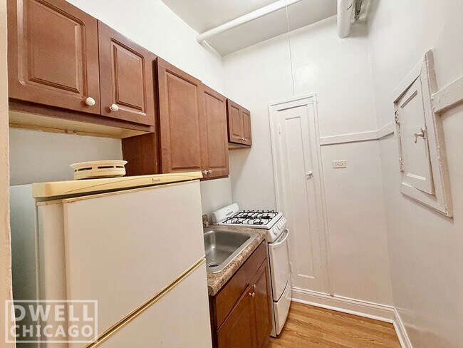 Foto del edificio - 2530 N Sawyer Ave