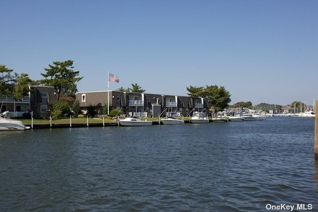 Building Photo - 60 Midship Ln
