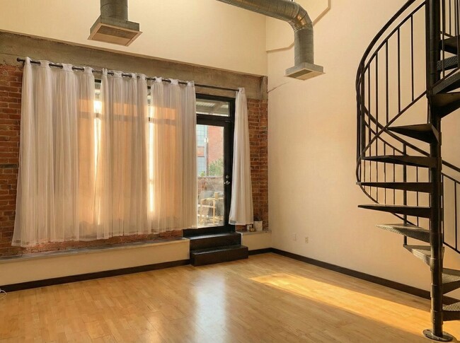 Building Photo - Authentic Industrial Living at the Historic Lofts Steps from Lake Merritt