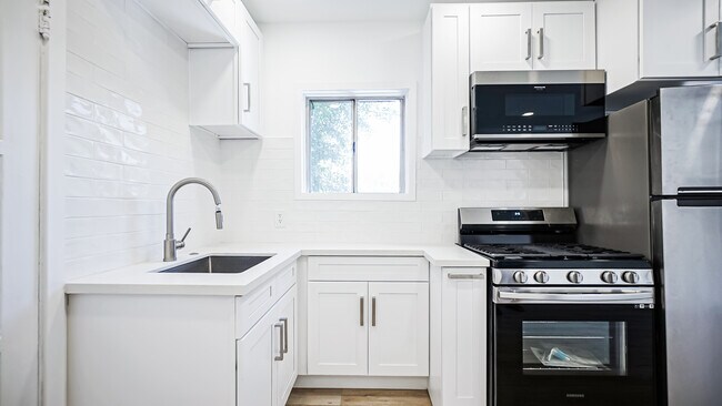 Foto del edificio - 2065 Ivar Ave