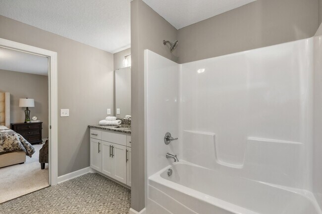 Building Photo - 13837 Oakwood Dr N