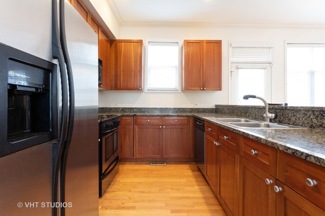 Foto del edificio - 825 E 52nd St