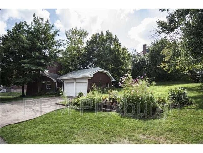 Building Photo - 105 N Meadowcroft Ave