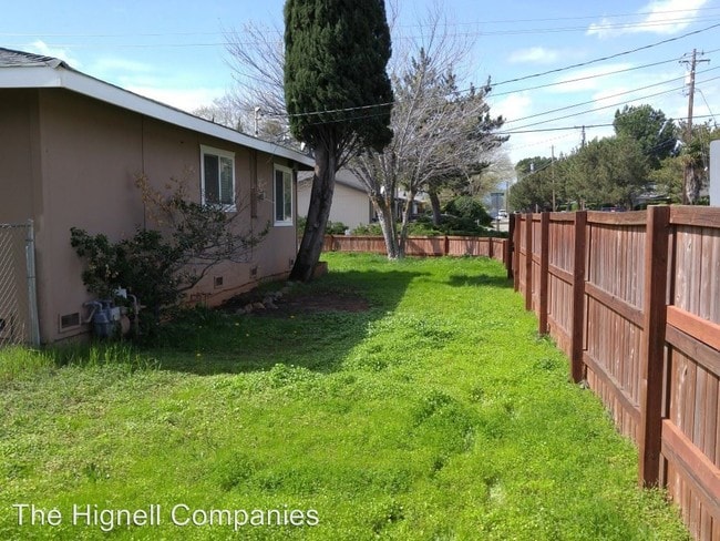 Building Photo - 2801 Shasta View Dr