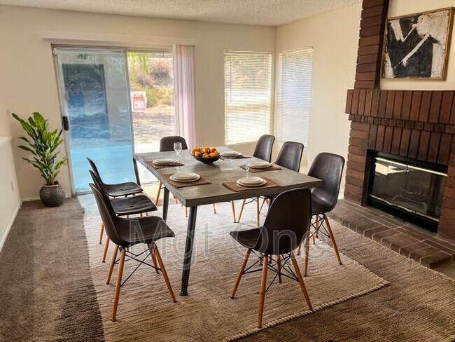 Foto del edificio - 11705 Snapdragon Ln