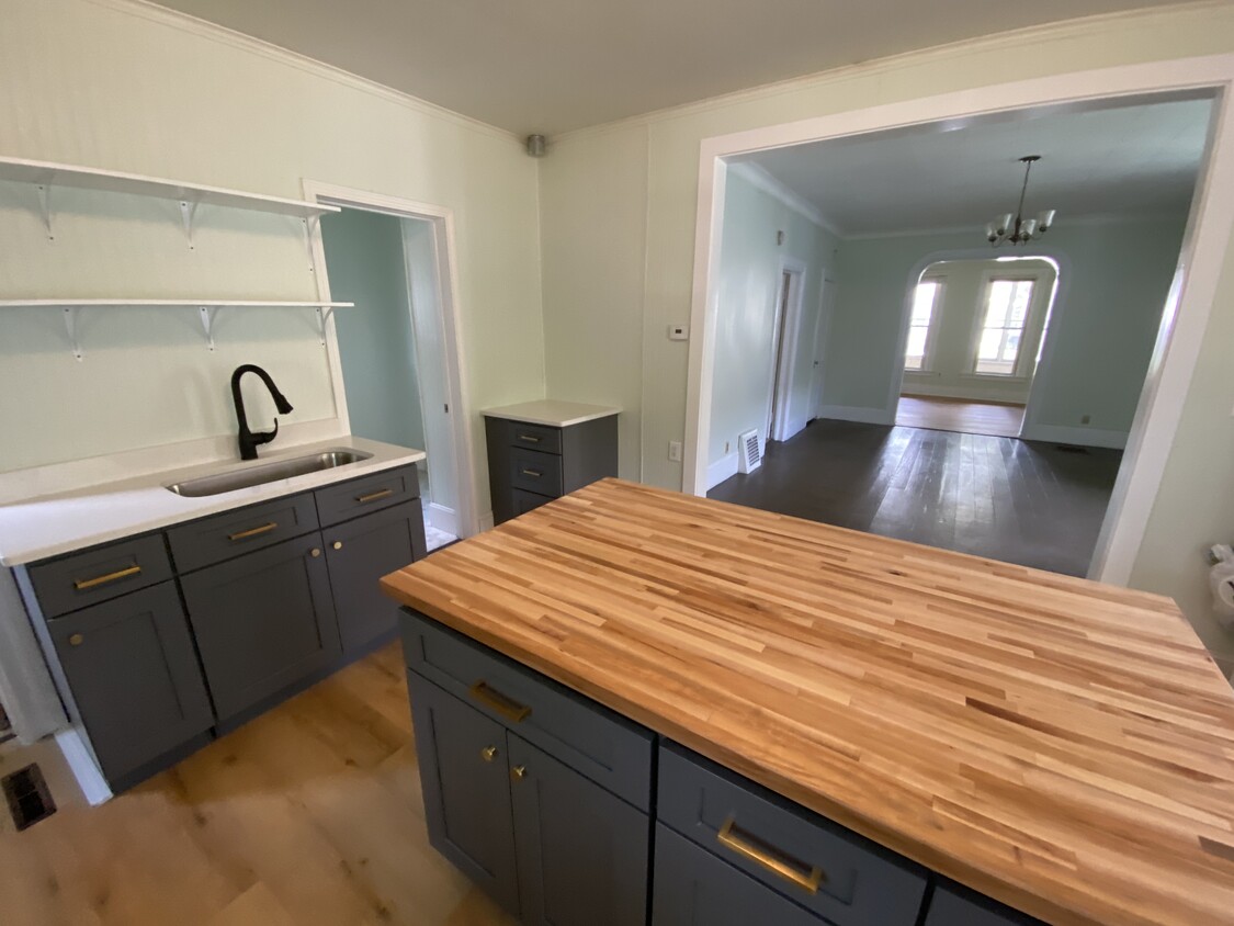 Foto principal - 822 Juno Ave