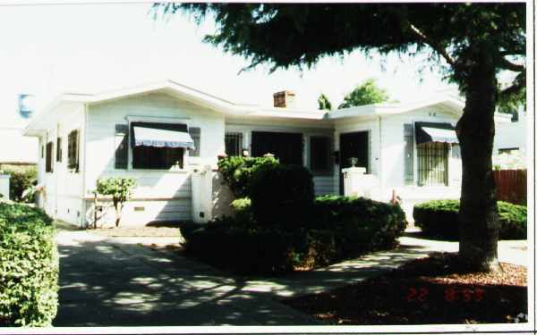 Primary Photo - 76-80 Broadmoor Blvd