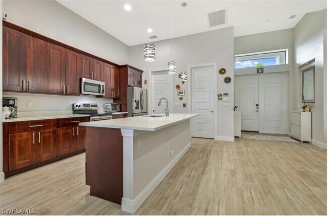 Building Photo - 1503 SW 21st Ave