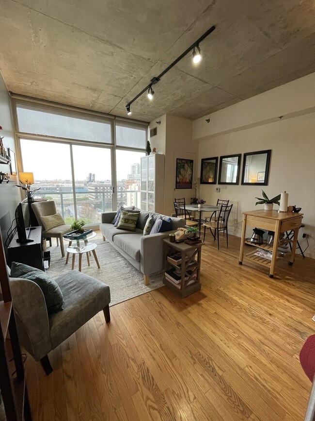 Building Photo - 1620 S Michigan Ave