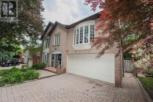 Photo du bâtiment - 11 Riderwood Dr