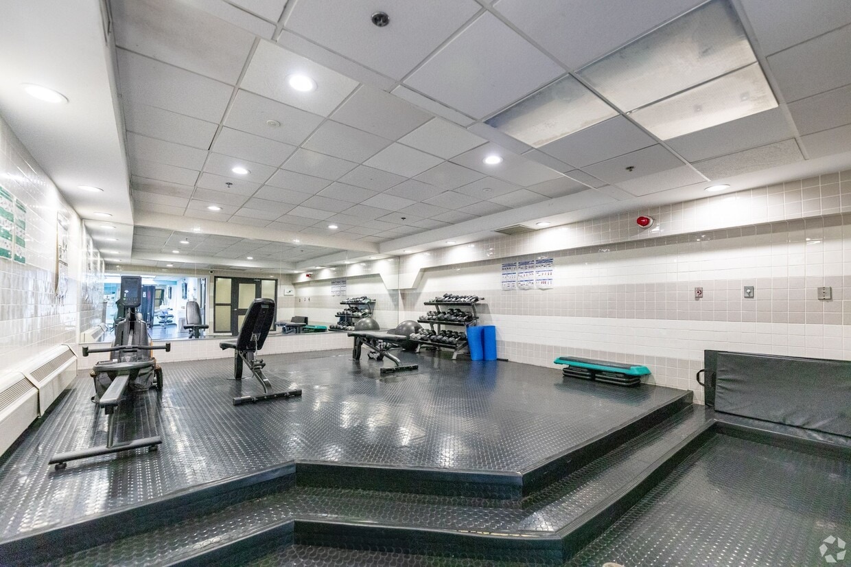 Primary Photo - 798 Richmond Street West