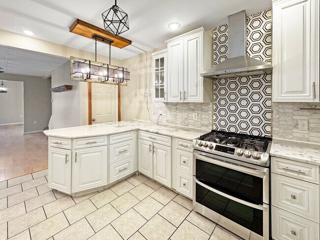 Foto del edificio - Cozy Vibes, 2 bedroom duplex, pet friendly!!!!