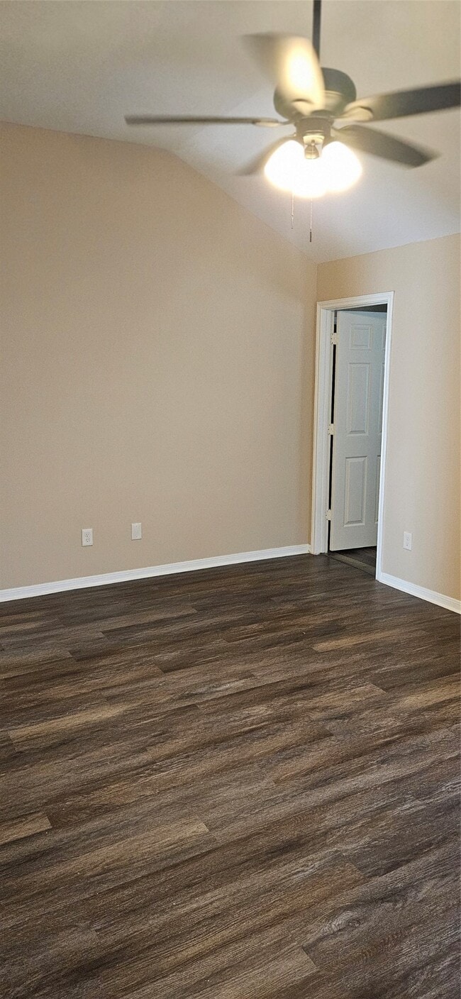 Building Photo - 3103 Barkers Crossing Ave