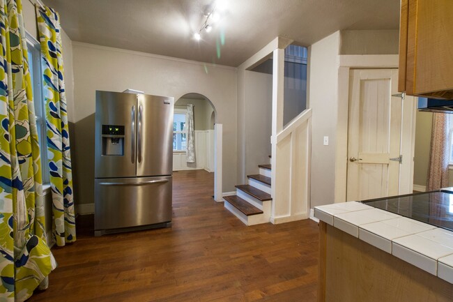 Building Photo - Cute St Johns Home with Updated Kitchen, F...