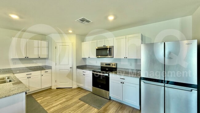 Building Photo - 1308 E Tuscany St