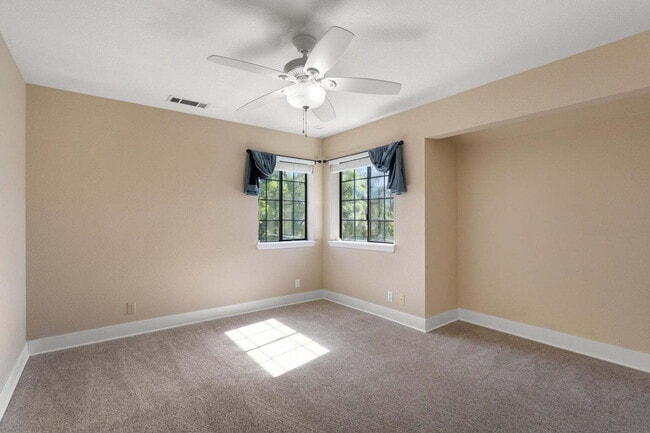 Building Photo - Gorgeous Executive Level Home 4 beds 3 baths close to hospitals and courthouse