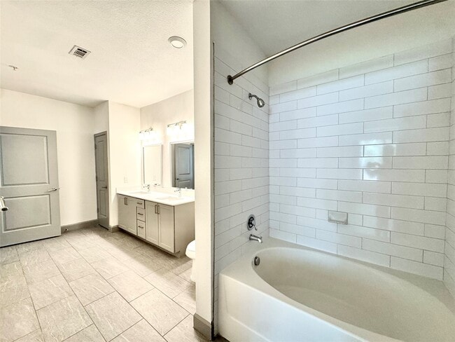 Building Photo - 3333 Weslayan St