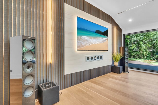 Building Photo - 623 Echo Ln