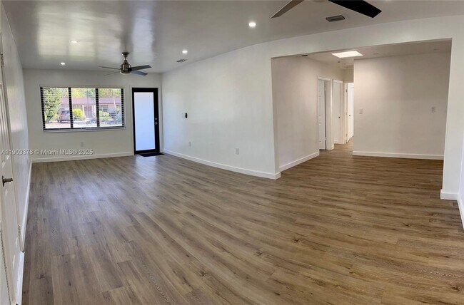 Foto del edificio - 4640 SW 94th Ct