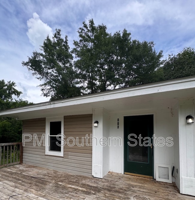 Building Photo - 110 Stone Creek Dr