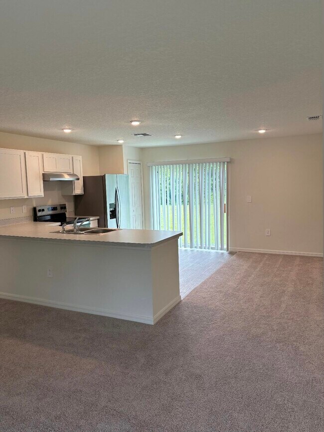 Foto del edificio - 1617 Tibbets St SE