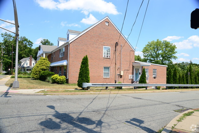 Building Photo - Lakeview Manor