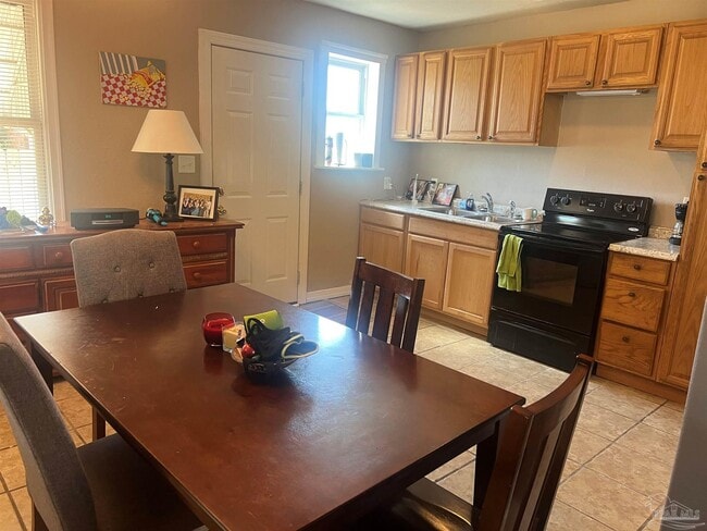 Building Photo - 103 NW Kalash Rd