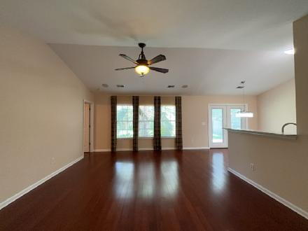 Foto del edificio - 118 Towering Pine Dr