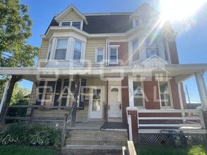 Building Photo - 840 W College Ave