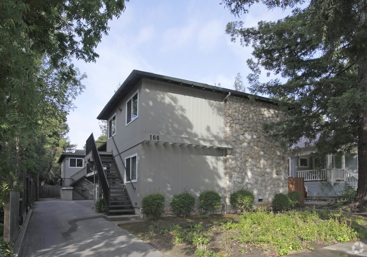 Primary Photo - 166 Bryant St