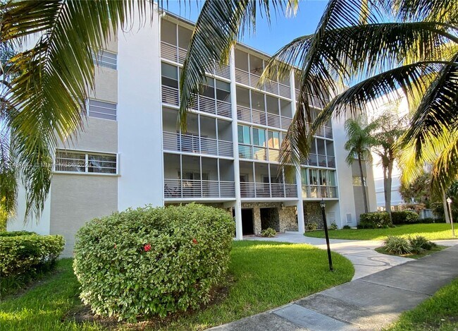 Building Photo - 301 Sunrise Dr