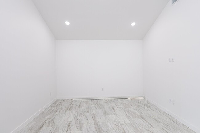 Building Photo - 3911 Casa Blanca Lake Rd