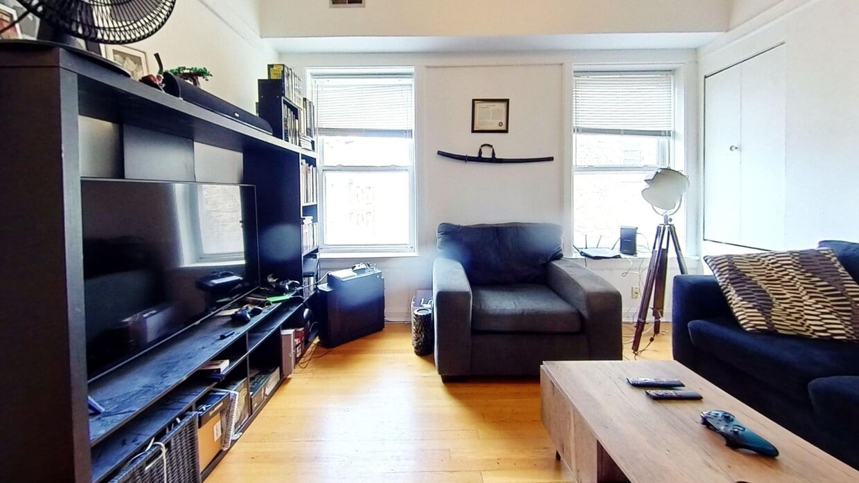 Primary Photo - Second Floor Sheridan Park One Bedroom