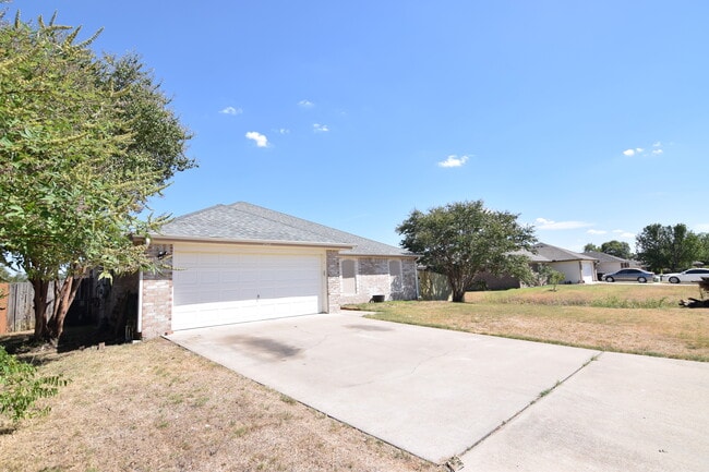 Building Photo - 7418 Upland Bend Dr