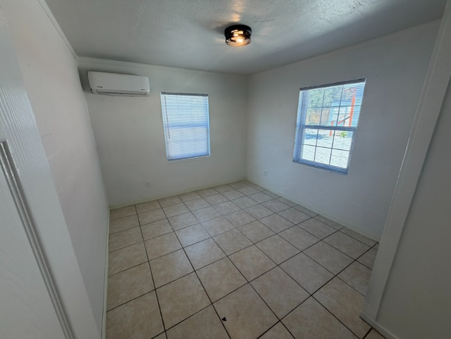 Building Photo - 1316 SE 7th Ave