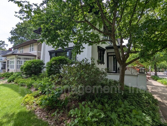 Foto del edificio - 4900 Emerson Ave S