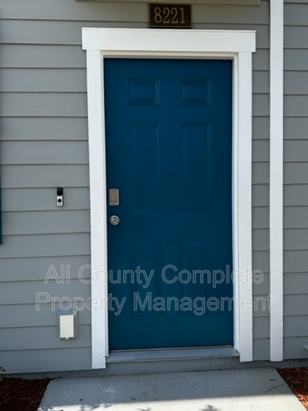 Building Photo - 8221 Larose Rd