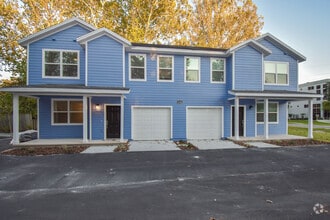 Building Photo - 2600 SW 35th Pl