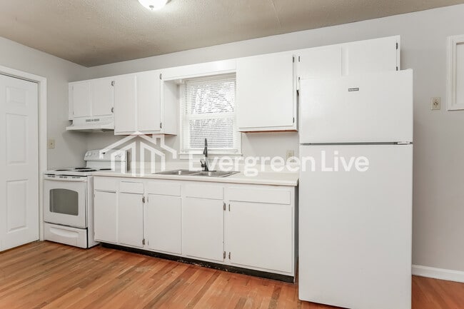 Building Photo - 808 Gordon St