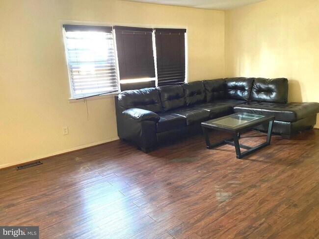 Building Photo - 607 Shirley Manor Rd