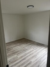 Building Photo - 105 N Russell St