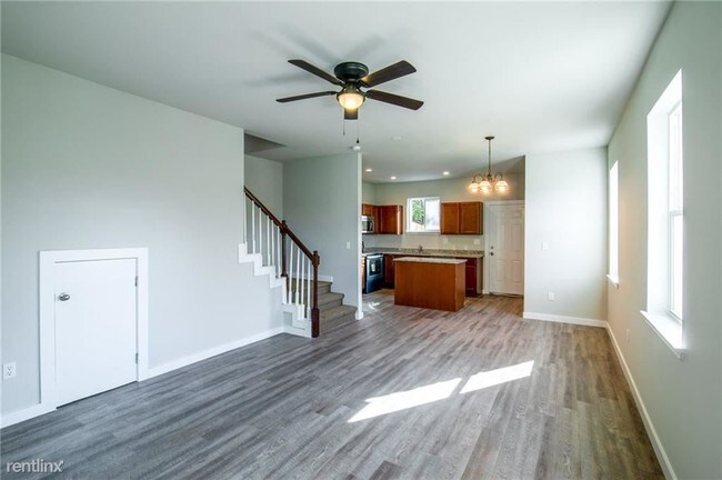 Building Photo - 3 br, 2.5 bath  - 906 Quartz Ct #501