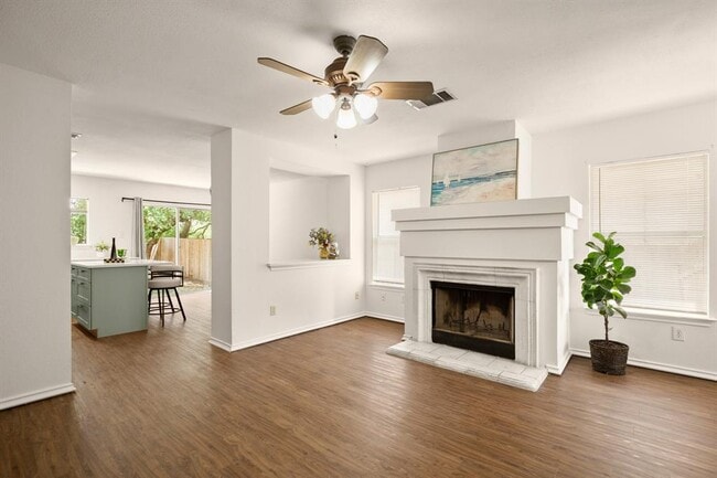 Building Photo - 410 Woodford Dr