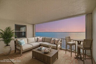 Building Photo - 7048 Sevilla Ct