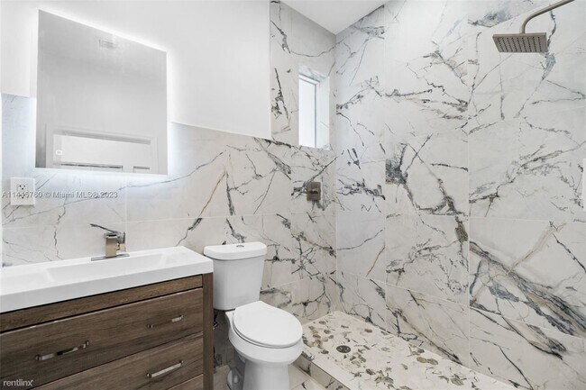 Foto del edificio - 2 br, 2 bath House - 5734 Buchanan St