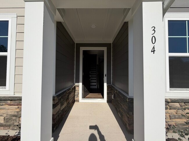 Building Photo - 304