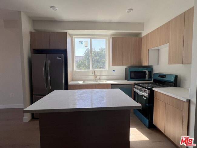 Foto del edificio - 1230 S Berendo St