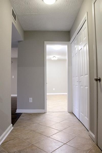 Building Photo - 9400 Roberts Dr